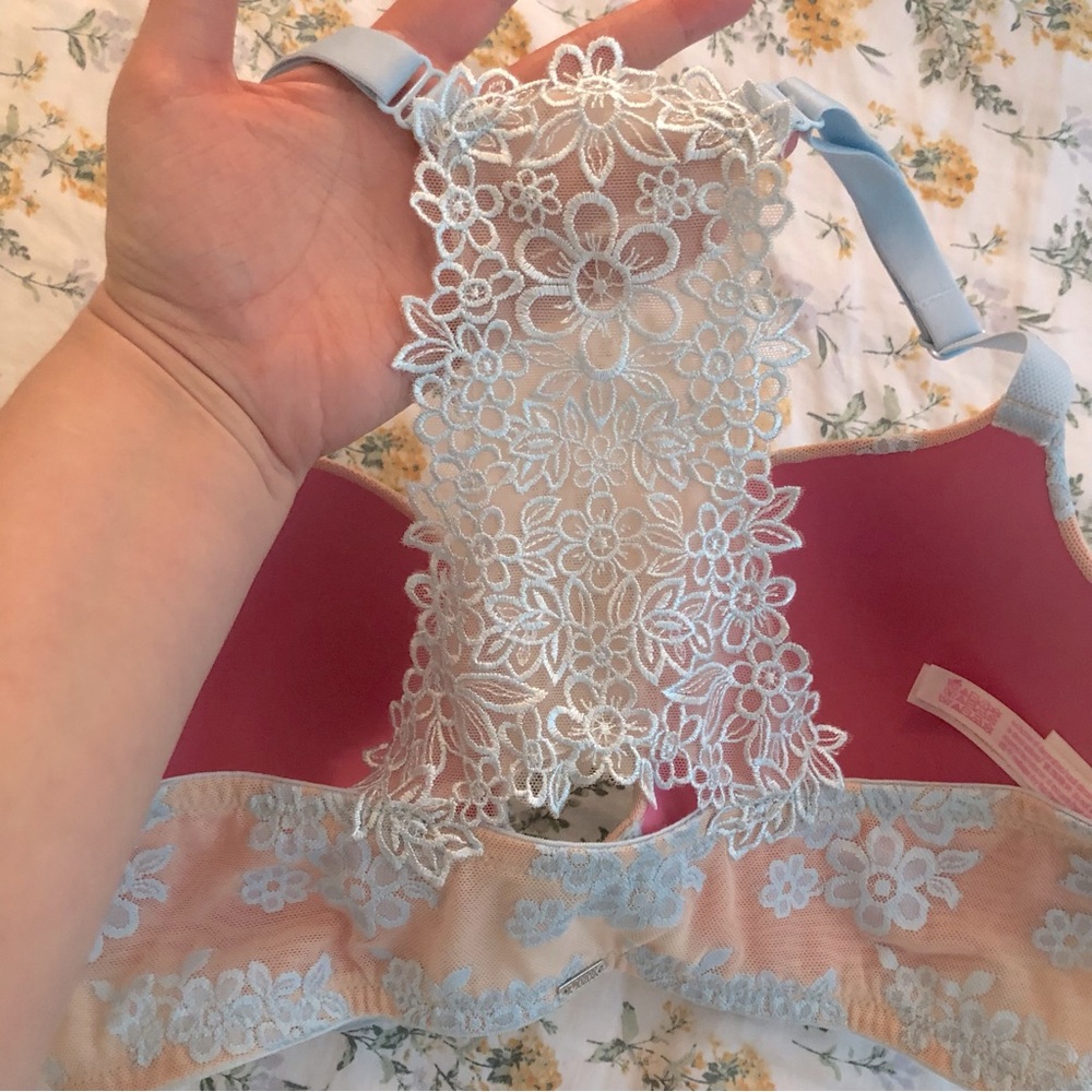 Victoria’s Secret PINK Cream & Baby Blue Lace Snap Front Push-up Racerback Bra - Picture 5 of 13